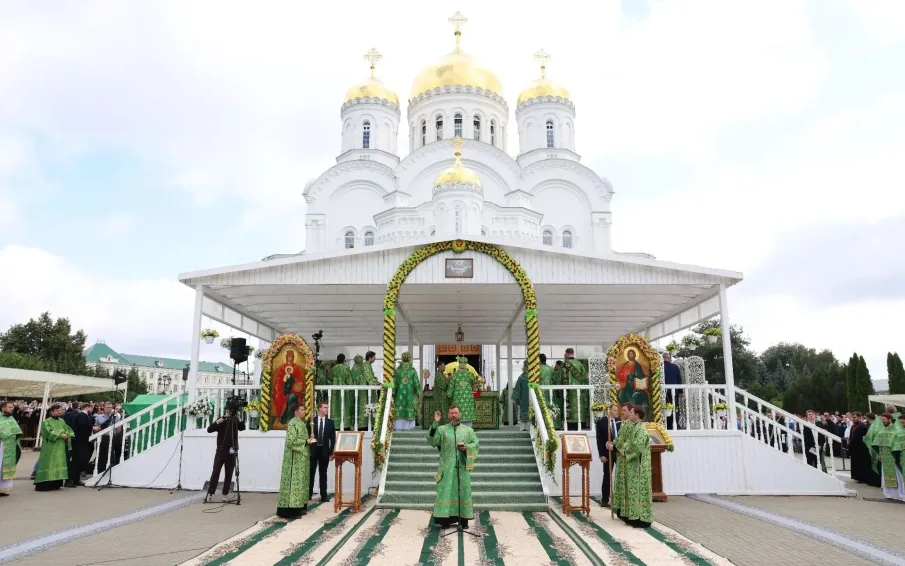 Святейший Патриарх Кирилл совершил Литургию в Серафимо-Дивеевском монастыре в день памяти преподобного Серафима Саровского